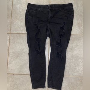 Torrid 20S pre-ripped black skinny jeans STRETCH